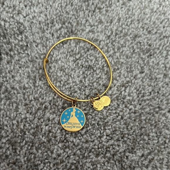 “Believe in every Wish” Cinderella Bracelet - Picture 1 of 1